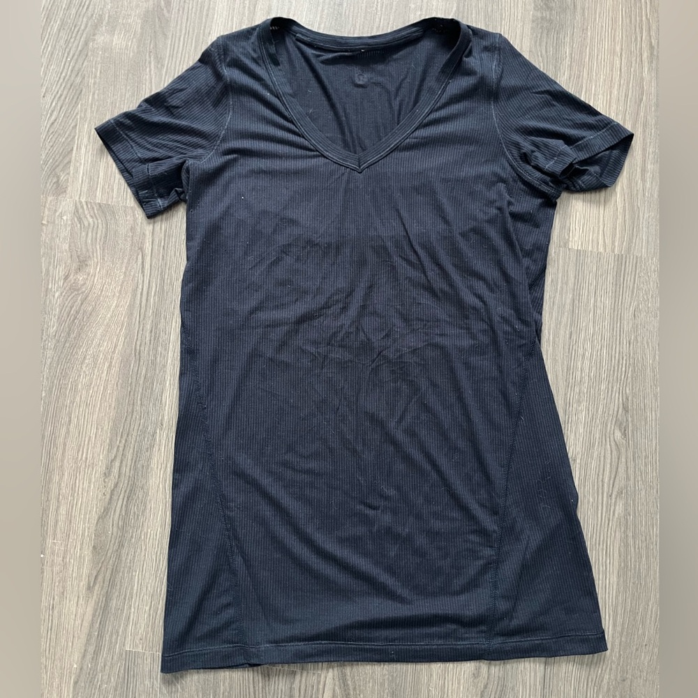 Lululemon v neck tee